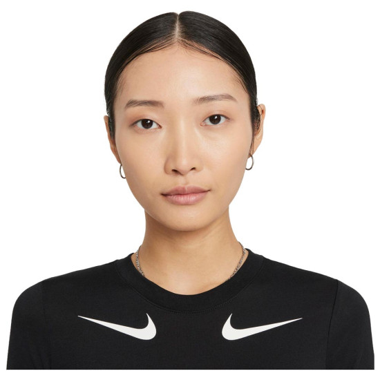 Nike Γυναικεία κοντομάνικη μπλούζα Nike Γυναικεία κοντομάνικη μπλούζα